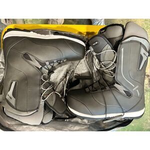 Nitro Crown TLS Women's Snowboard Black/White Boots, Size 10